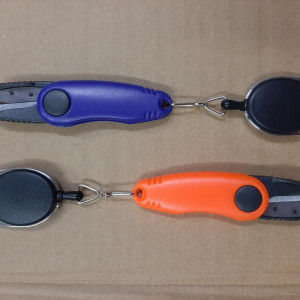 Folding scissors with an extension of up to 80 cm with a carabiner and a lock